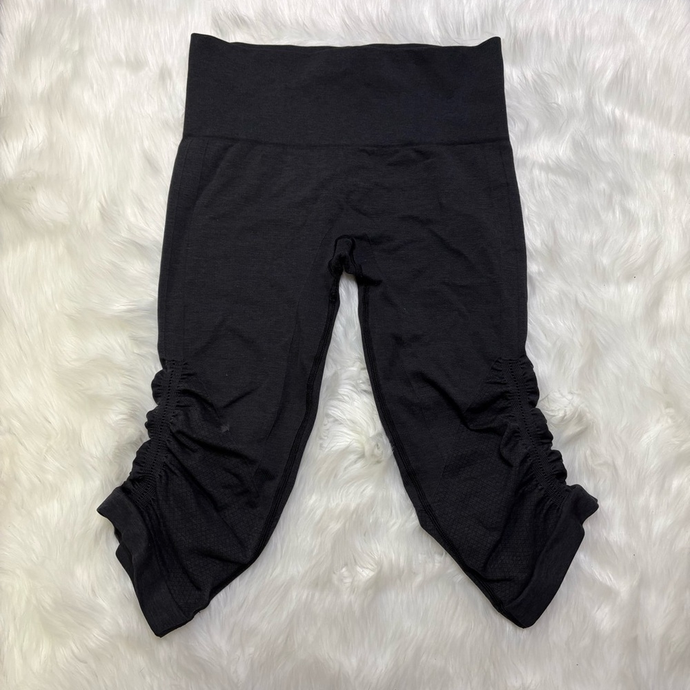 Lululemon in the flow cropped seamless leggings size 6 dark gray